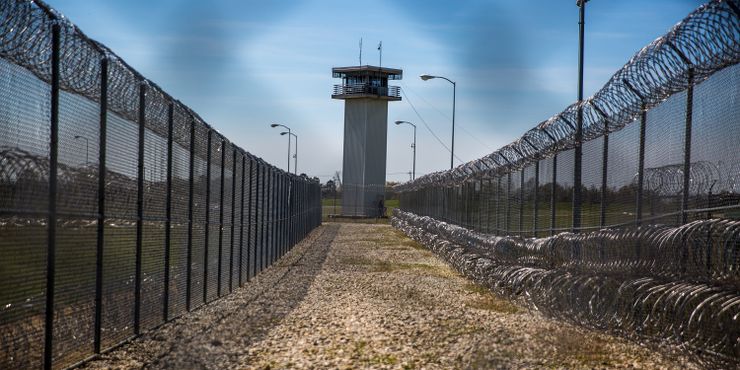 The first Texas prisoner to die after testing positive for the coronavirus was incarcerated at the Telford Unit near Texarkana. 