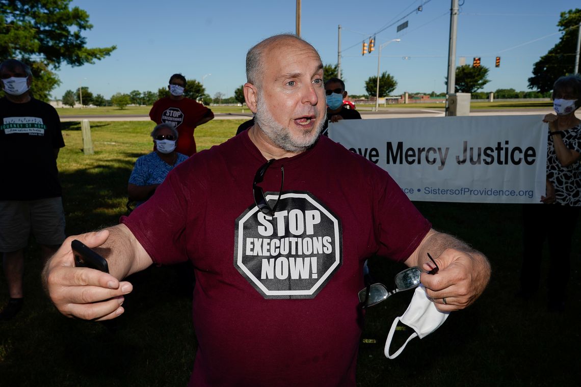 Abraham Bonowitz, co-founder of Death Penalty Action, speaks during a news conference outside the Federal Correctional Complex, Terre Haute. 