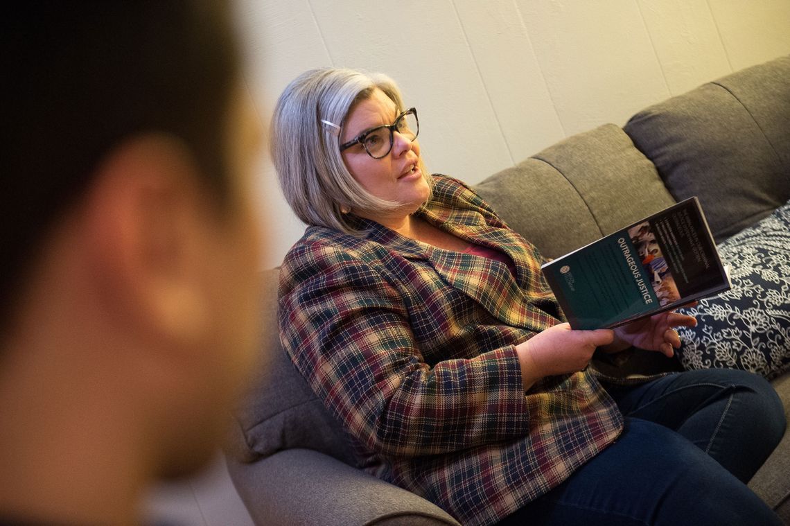 Jera Thompson joins in a group discussion in Wichita, Kan. 