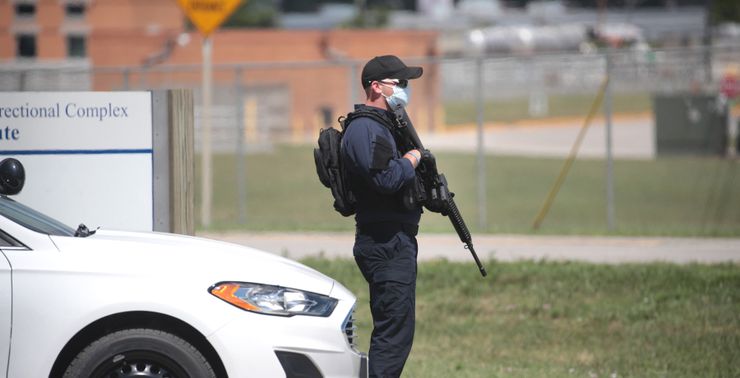 An officer outside the the Federal Correctional Complex in Terre Haute, Indiana, where the federal government was preparing to execute Daniel Lewis Lee in July 2020.