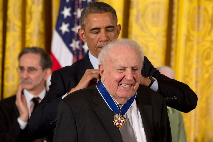 Former Illinois Rep. Abner Mikva receives the Presidential Medal of Freedom from President Obama in November 2014.