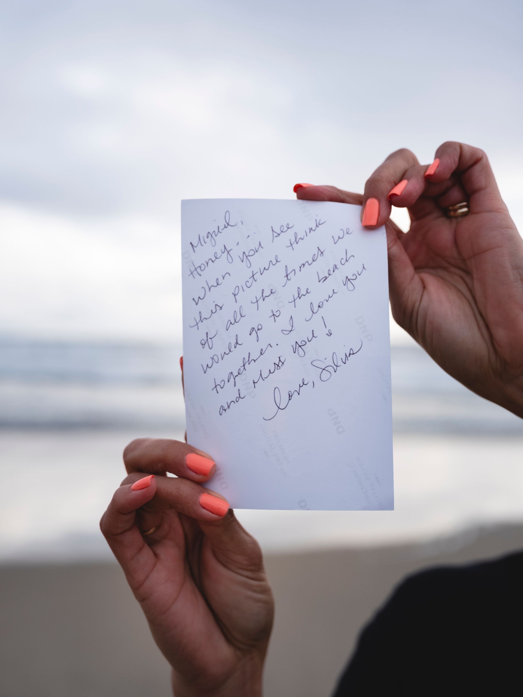 A handwritten note from Silvia to Miguel reads: “Miguel Honey, when you see this picture, think of all the times we would go to the beach together. I love and miss you! Love Silvia”