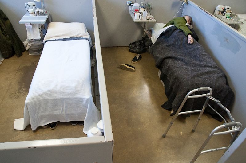 An inmate sleeps in his cubicle in the geriatric unit of the Estelle Prison in 2010. 