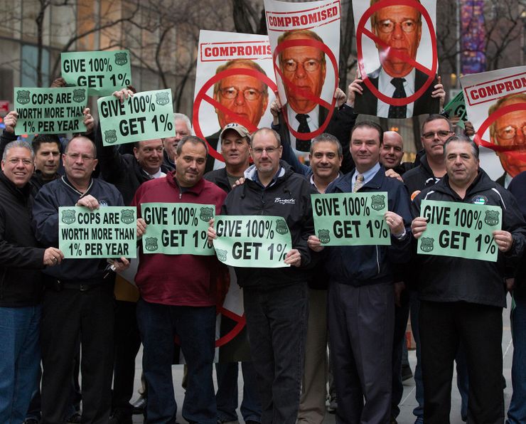 Members of the New York Patrolmen’s Benevolent Association protest a plan to raise their salary by only 1 percent a year in 2015.