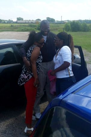 Jerry Hartfield reunites with his nieces Sadora Hickmon, left, and Nana Hartfield, right, after being released from Hutchins State Jail in Dallas in June. 