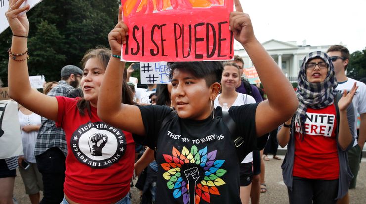 Micaela Lattimer, 16, of Baltimore holds a sign that says “Si Se Puede!” — which means “Yes we can!” — at a rally in support of DACA outside of the White House, in Washington, Sept. 5, 2017. 