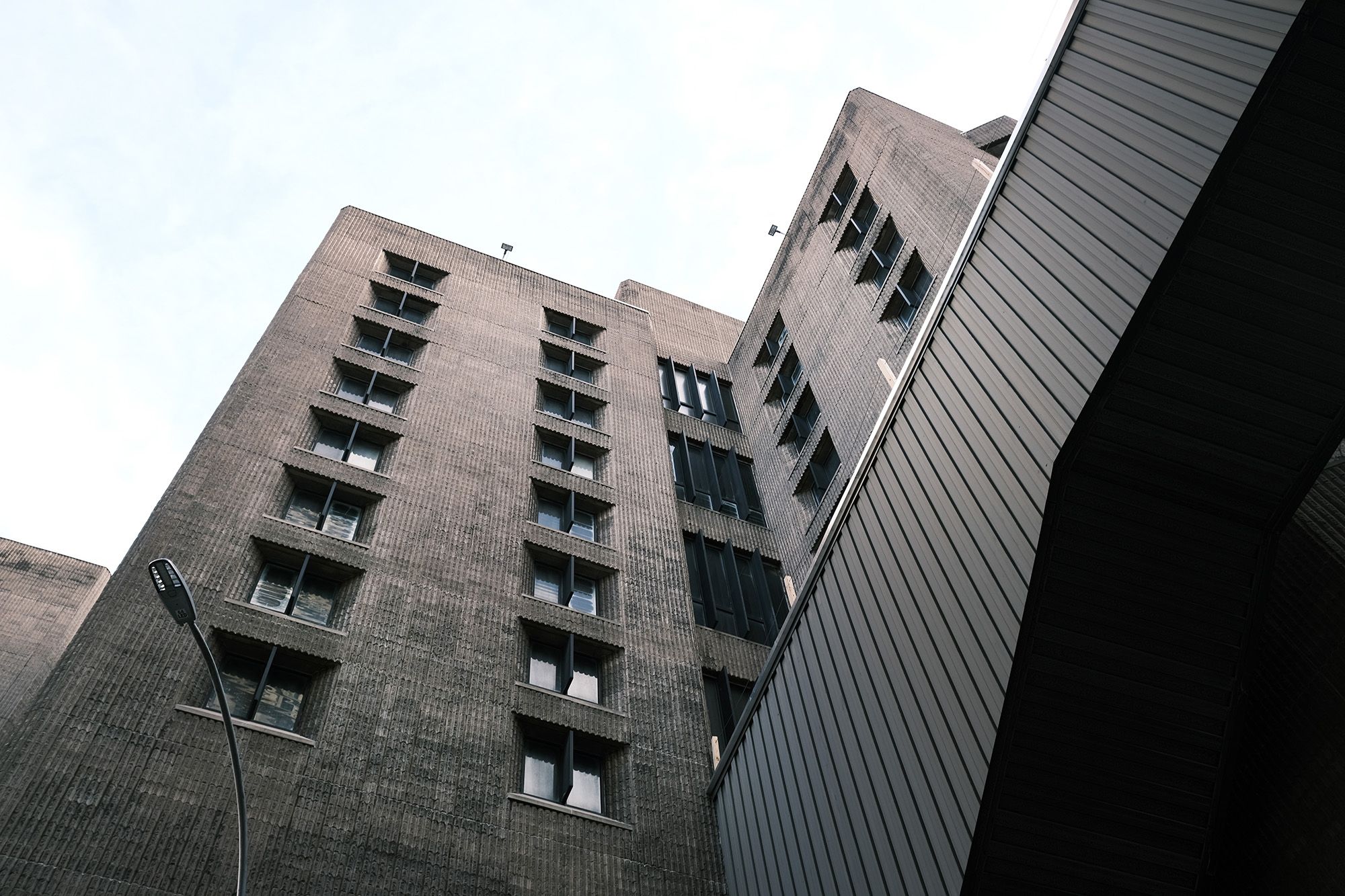 A dark brown high-rise federal prison. 