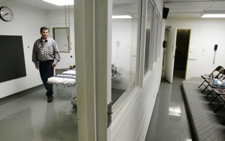 A 2008 photo of the execution chamber in McAlester, Oklahoma.