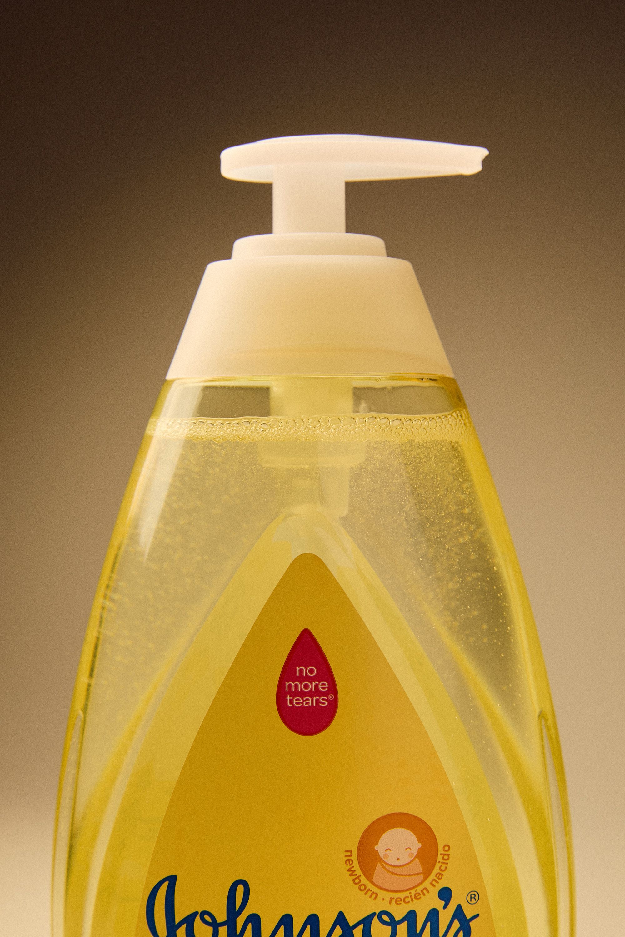 A studio shot of a yellow Johnson & Johnson’s baby wash bottle. 