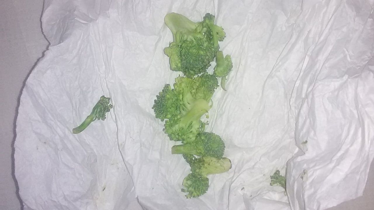 Six or seven broccoli florets. 