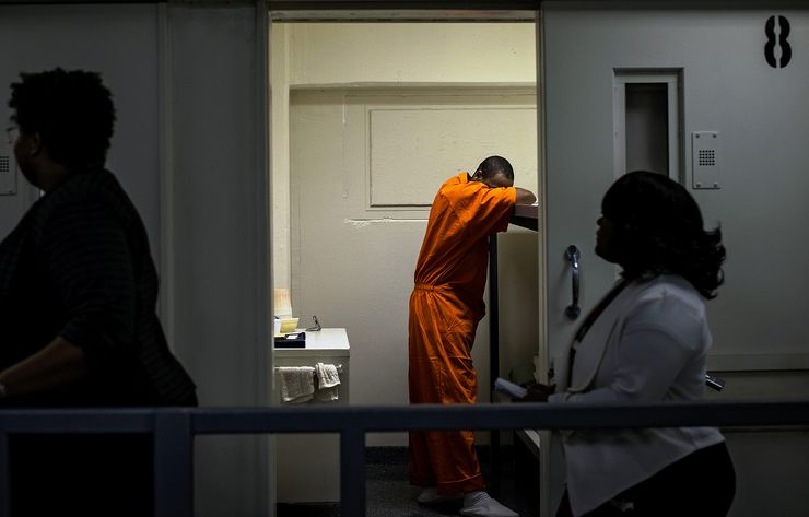 WASHINGTON, DC - SEPTEMBER 14: Members of DC Mayor Muriel Bowser’s entourage walk past an inmate’s cell as she tours DC Central Jail after announcing policy changes to support employment for inmates during and after incarceration in Washington Monday September 14, 2015. (Photo by J. Lawler Duggan/For The Washington Post via Getty Images)