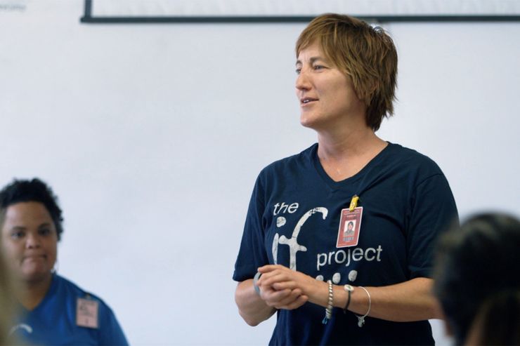 Seattle police detective Kim Bogucki teaches female inmates at the Washington Corrections Center for Women in 2015.