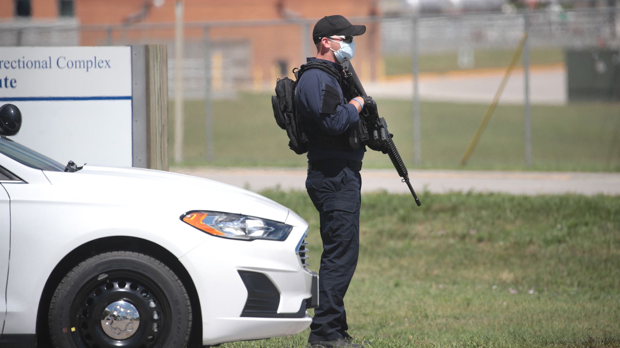 An officer outside the the Federal Correctional Complex in Terre Haute, Indiana, where the federal government was preparing to execute Daniel Lewis Lee in July 2020.