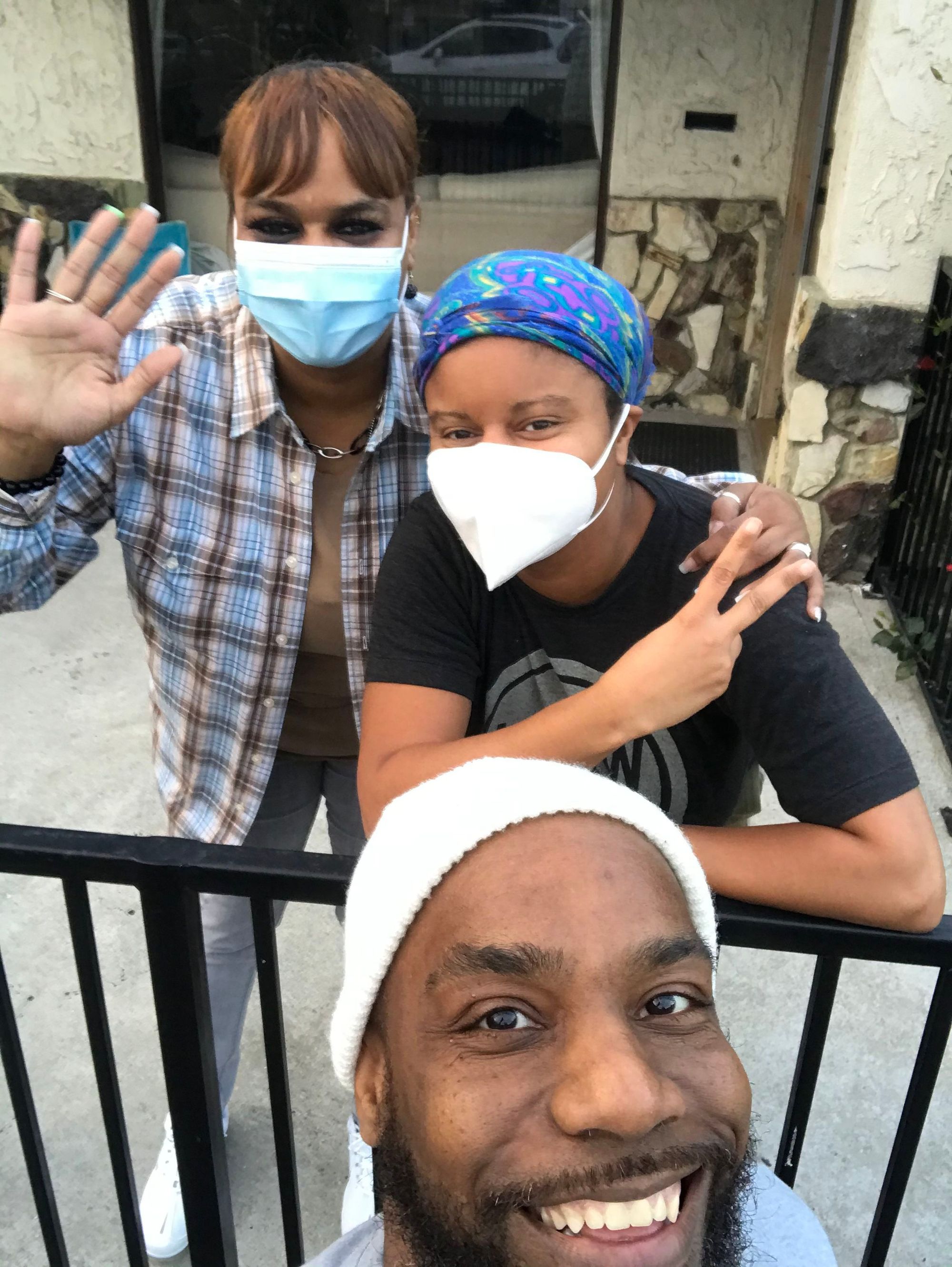 Venus with her sister Janell Moore and Janell’s husband Gregory Edwards in front of Janell’s home in Los Angeles in February 2021. 