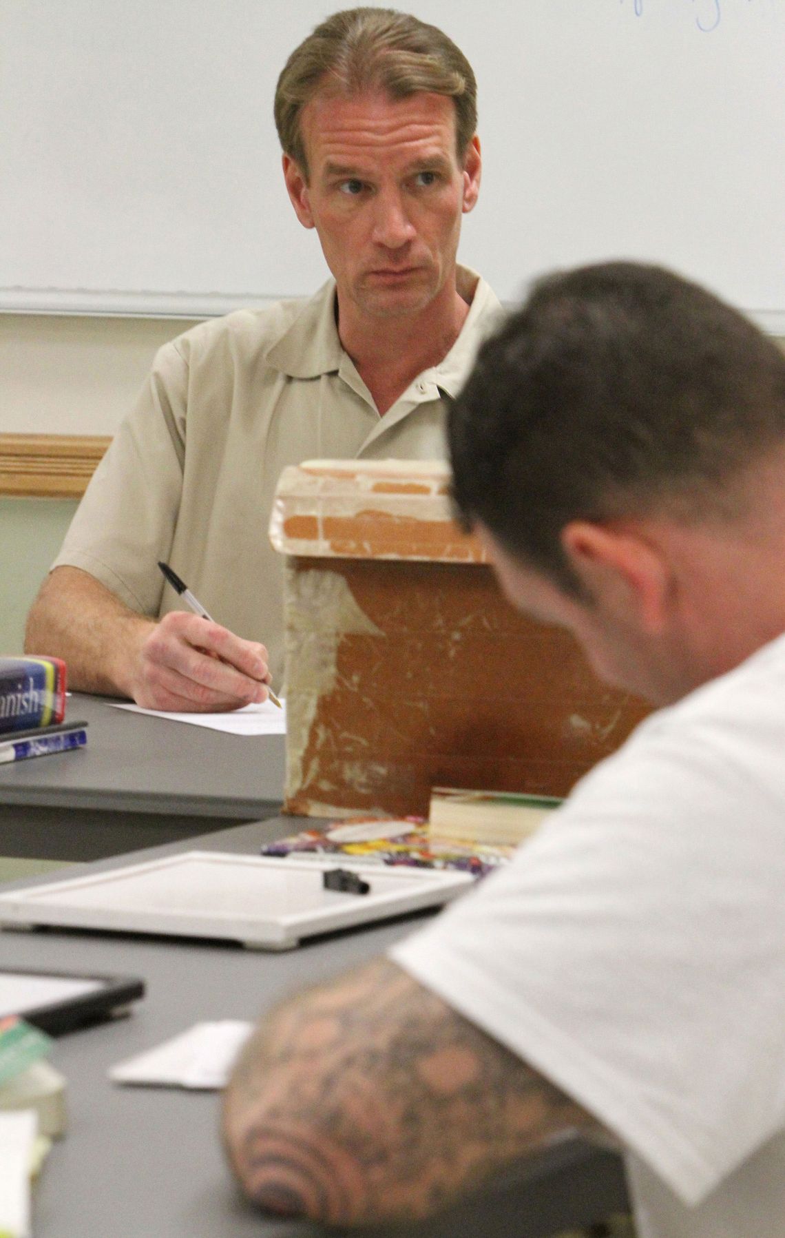 Arthur Longworth led a Spanish class for other inmates in the Monroe Correctional Complex library in Monroe, Wash. 